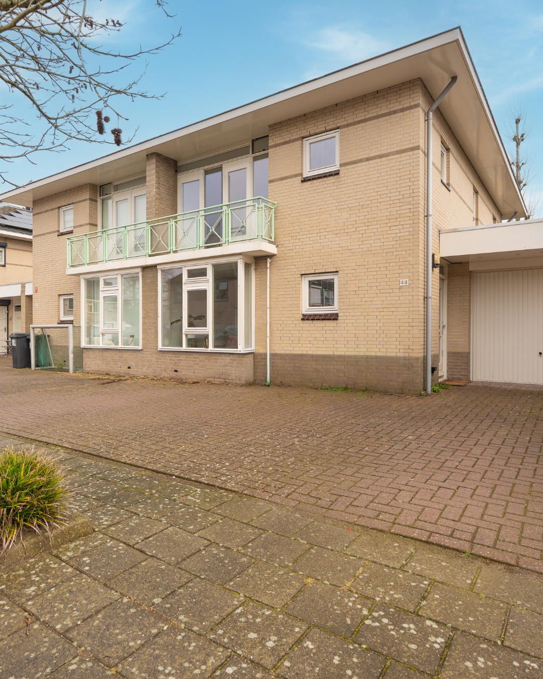 𝐓𝐄 𝐊𝐎𝐎𝐏 🏠 ⁠Wonen met ruimte, licht en comfort ☀️⁠
Deze prachtige 2-onder-1-kapwoning in Diemen Noord heeft het allemaal:...