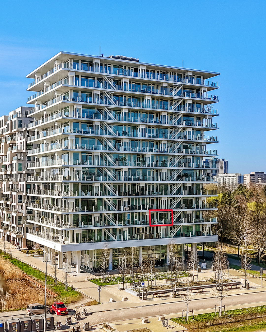 𝐓𝐄 𝐊𝐎𝐎𝐏 🏡 Stijlvol wonen met uitzicht op het groen 🌿⁠
Dit hoogwaardige tweekamerappartement biedt een zonnig terras,...