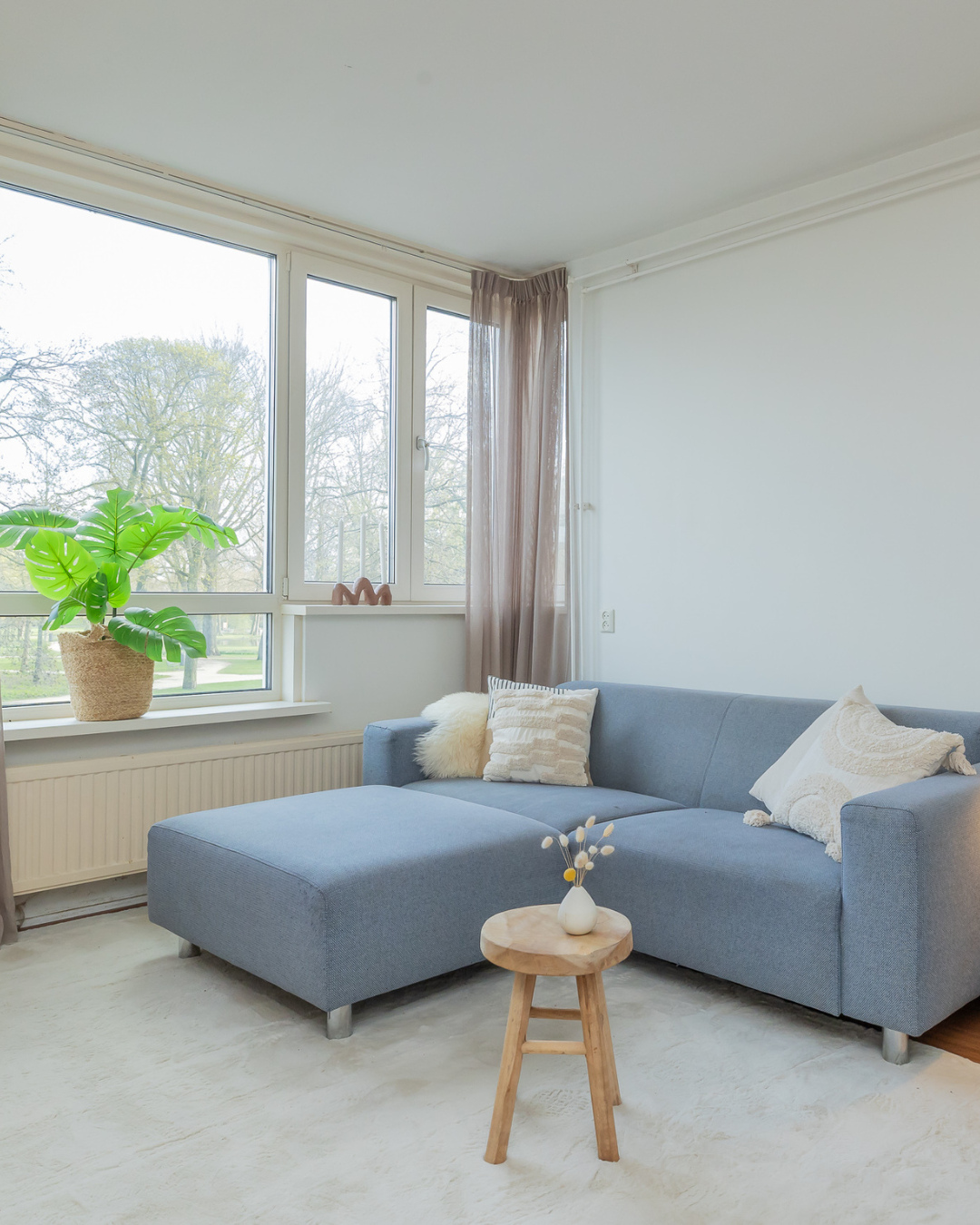 𝐓𝐄 𝐊𝐎𝐎𝐏 🏡 Uitzicht op het groen, midden in de stad 🌿⁠
⁠
Dit fijne tweekamerappartement in de Staatsliedenbuurt ligt op een...